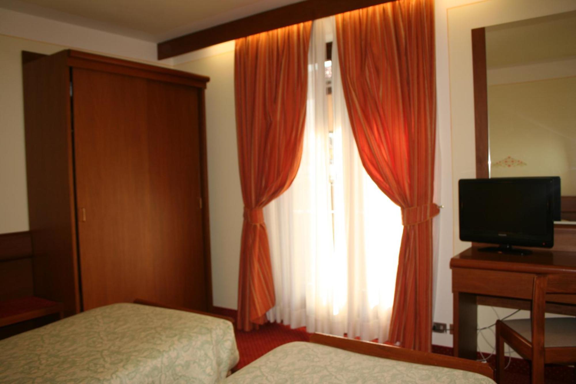 Hotel Collini Пінцоло Екстер'єр фото