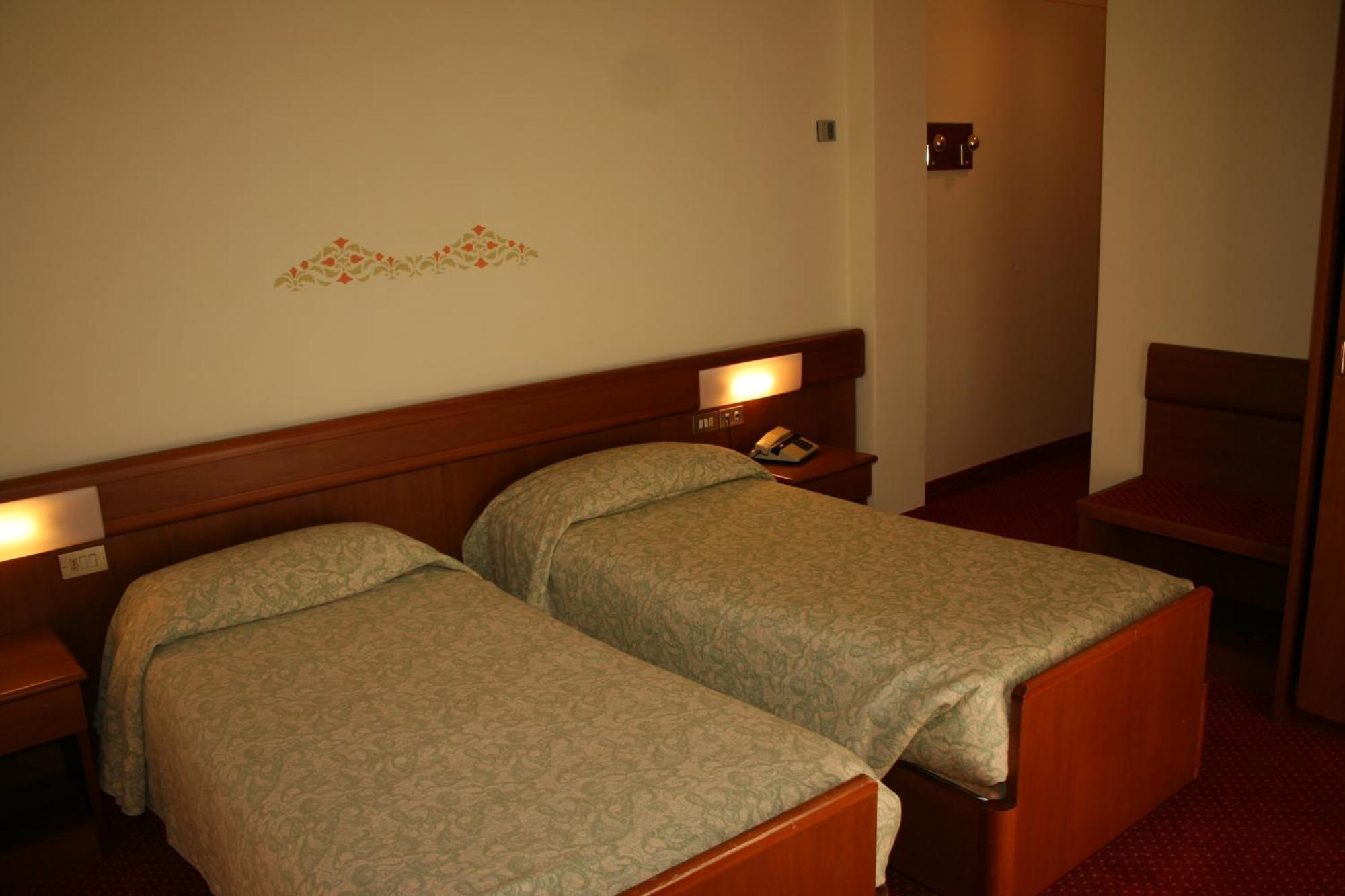 Hotel Collini Пінцоло Екстер'єр фото