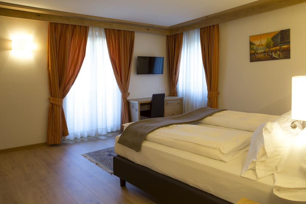 Hotel Collini Пінцоло Екстер'єр фото