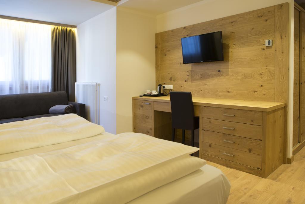 Hotel Collini Пінцоло Екстер'єр фото